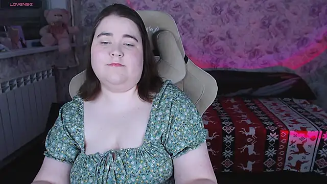 Estelle Hicks online show from March 14, 6:36 pm