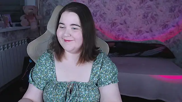 Estelle Hicks online show from March 25, 6:40 pm