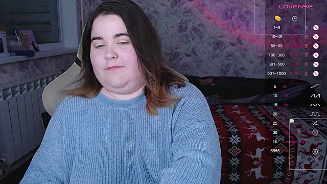 Estelle Hicks online show from November 25, 6:30 pm