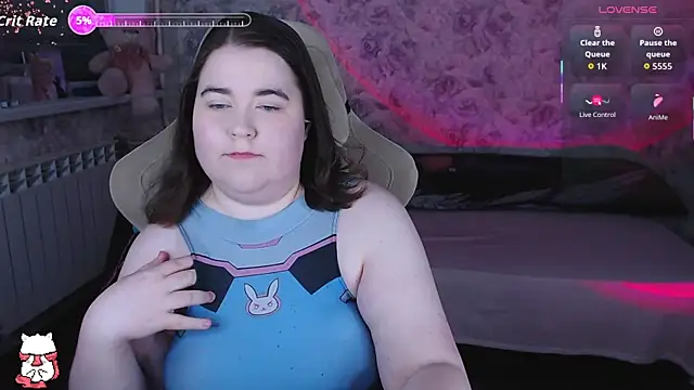 Estelle Hicks online show from April 4, 6:36 pm