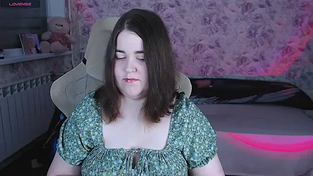 Estelle Hicks online show from May 14, 7:00 pm