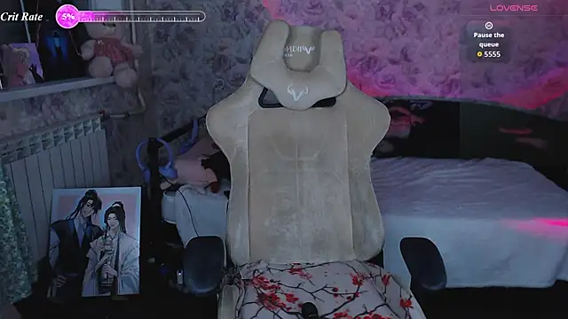 Snapshot of Estelle_Hicks chatting on July 20, 7:27 pm Estelle Hicks online show from July 20, 7:27 pm