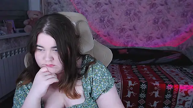 Snapshot of Estelle_Hicks chatting on February 24, 6:31 pm Estelle Hicks online show from February 24, 6:31 pm