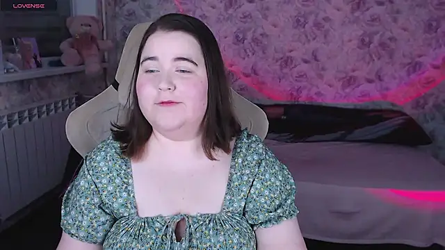 Estelle Hicks online show from March 20, 6:42 pm