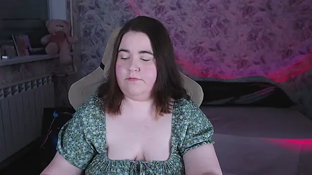 Estelle Hicks online show from April 14, 6:46 pm