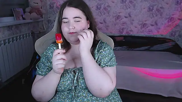 Estelle Hicks online show from May 18, 7:07 pm