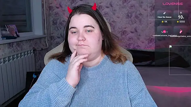 Estelle Hicks online show from October 25, 6:30 pm