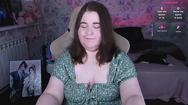 Snapshot of Estelle_Hicks chatting on June 16, 7:36 pm Estelle Hicks online show from June 16, 7:36 pm