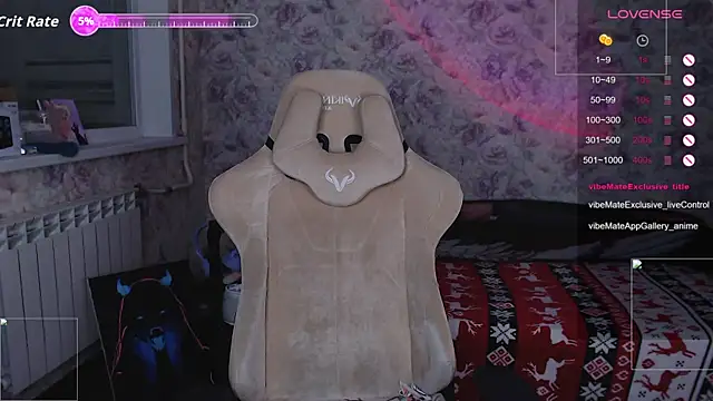 Estelle Hicks online show from November 24, 6:30 pm