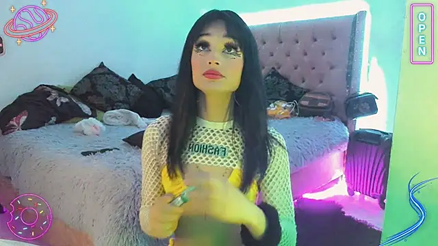 LittleEmmaa online show from January 19, 11:10 pm