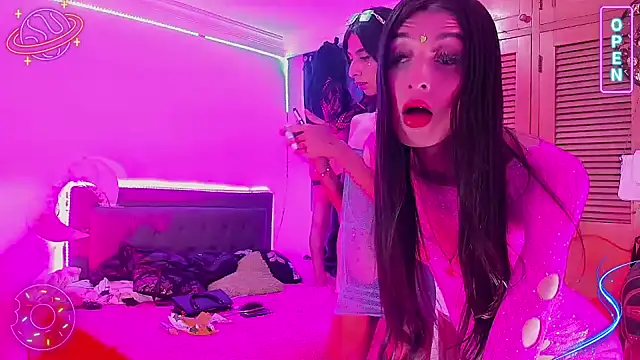 LittleEmmaa online show from December 3, 6:21 am