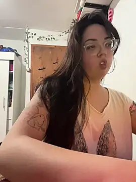 indiegirl666 online show from June 18, 5:17 am
