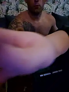 Snapshot of KinkyDanio chatting on November 9, 4:05 am KinkyDanio online show from November 9, 4:05 am