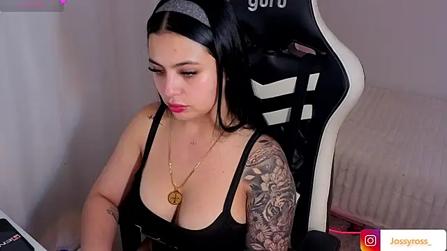 Victoryyy  online show from January 7, 10:15 pm