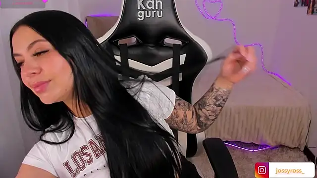 Victoryyy  online show from November 15, 4:00 pm