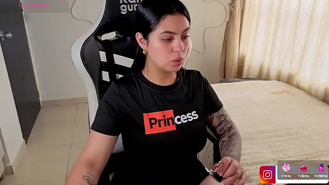 Victoryyy  online show from March 31, 5:37 pm