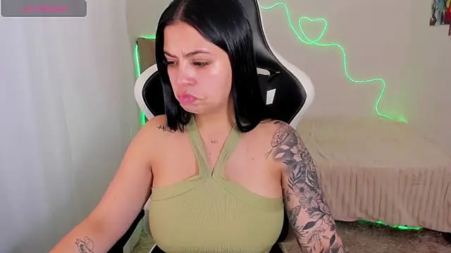 Victoryyy  online show from November 12, 5:28 pm