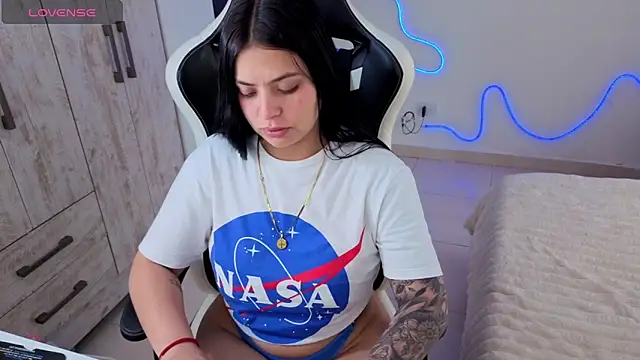 Victoryyy  online show from March 22, 7:15 pm