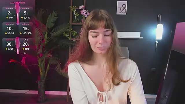 Snapshot of EvaSelin chatting on March 8, 5:49 am EvaSelin online show from March 8, 5:49 am