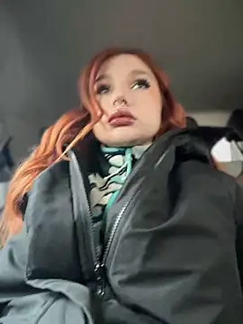 Snapshot of KarinHorny chatting on December 7, 7:32 am KarinHorny online show from December 7, 7:32 am