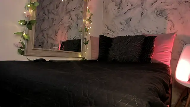 Snapshot of Bella_desi_ chatting on September 9, 12:36 pm Bella desi online show from September 9, 12:36 pm