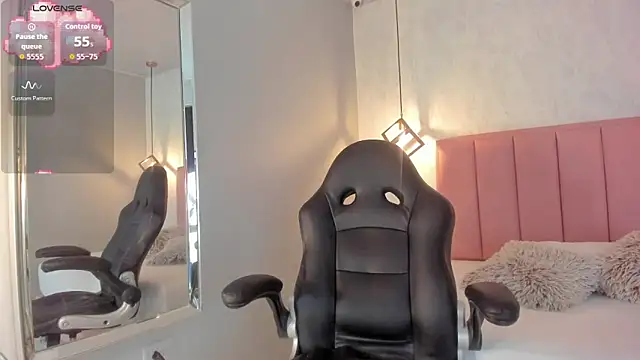 Snapshot of SUNNYCYRUS chatting on October 16, 1:19 pm SUNNYCYRUS online show from October 16, 1:19 pm