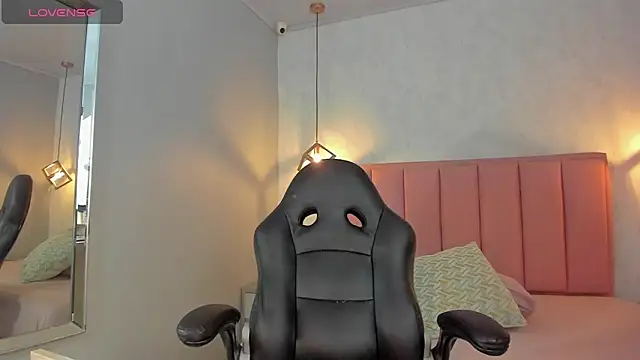 SUNNYCYRUS online show from March 3, 12:34 pm