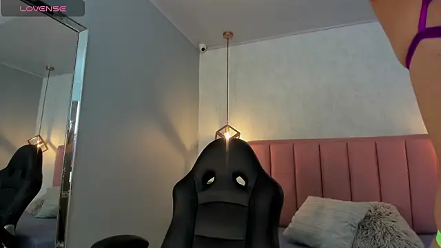 Snapshot of SUNNYCYRUS chatting on September 18, 12:30 pm SUNNYCYRUS online show from September 18, 12:30 pm