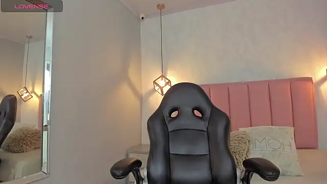 SUNNYCYRUS online show from February 10, 12:37 pm