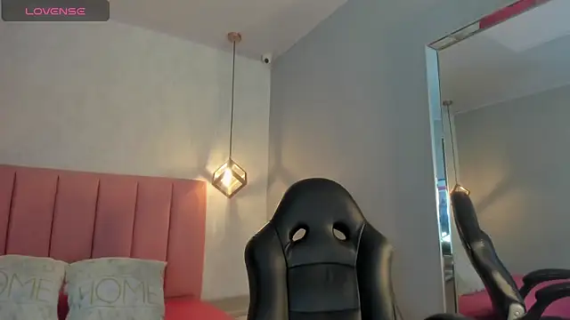 SUNNYCYRUS online show from January 10, 12:44 pm