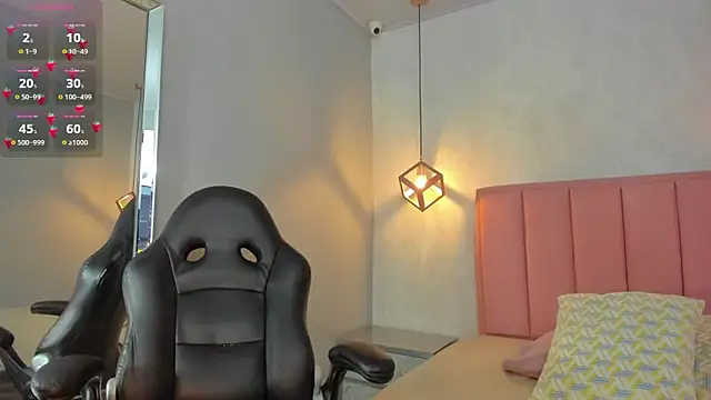 SUNNYCYRUS online show from March 20, 12:50 pm