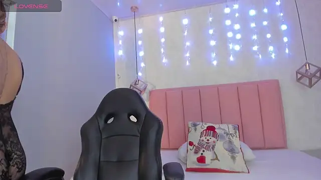 Snapshot of SUNNYCYRUS chatting on December 15, 12:44 pm SUNNYCYRUS online show from December 15, 12:44 pm