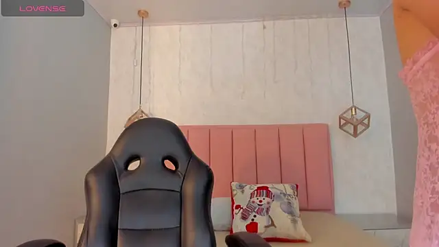 SUNNYCYRUS online show from December 20, 12:41 pm