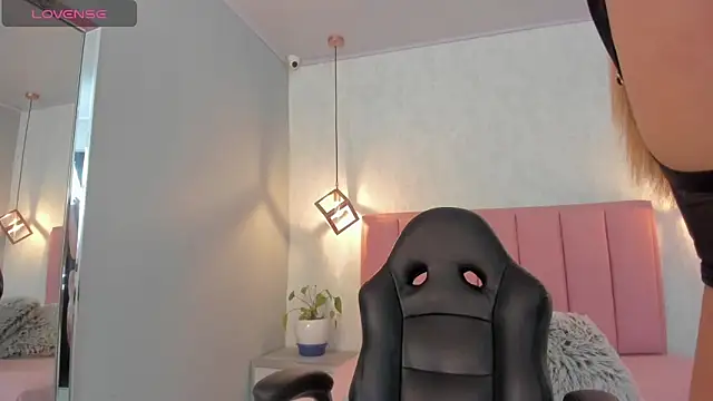 Snapshot of SUNNYCYRUS chatting on October 10, 12:39 pm SUNNYCYRUS online show from October 10, 12:39 pm