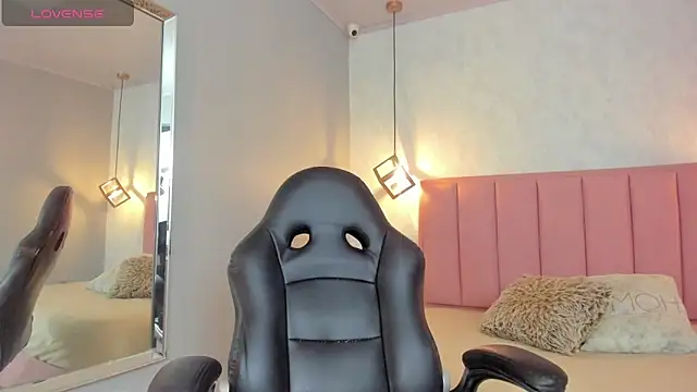 SUNNYCYRUS online show from February 19, 12:35 pm