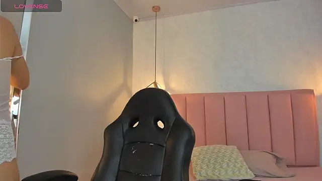 SUNNYCYRUS online show from June 1, 12:49 pm