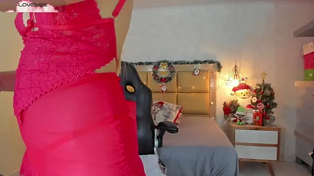 SUNNYCYRUS online show from December 18, 12:42 pm