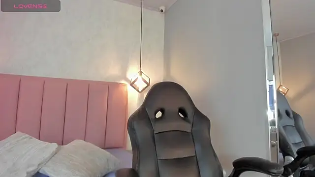 Snapshot of SUNNYCYRUS chatting on October 21, 12:48 pm SUNNYCYRUS online show from October 21, 12:48 pm