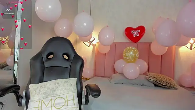 SUNNYCYRUS online show from February 14, 1:11 pm