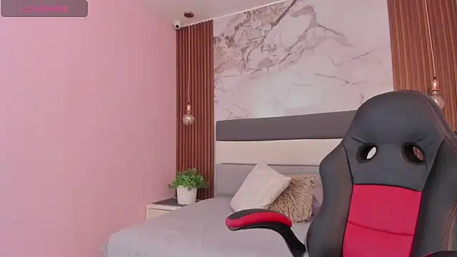 Snapshot of SUNNYCYRUS chatting on September 29, 1:28 pm SUNNYCYRUS online show from September 29, 1:28 pm