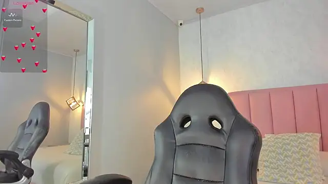 SUNNYCYRUS online show from March 19, 1:11 pm