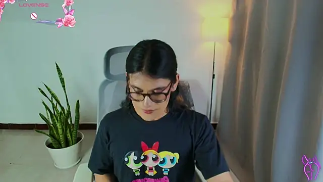 Snapshot of vitta_alfayed chatting on November 13, 12:47 am vitta alfayed online show from November 13, 12:47 am