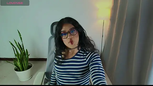 Snapshot of vitta_alfayed chatting on December 3, 11:14 pm vitta alfayed online show from December 3, 11:14 pm