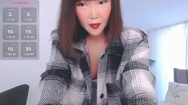 Snapshot of TumiLio chatting on February 24, 1:42 pm TumiLio online show from February 24, 1:42 pm