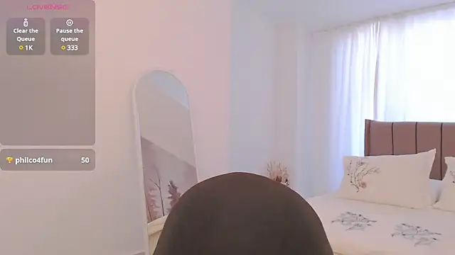 Snapshot of TumiLio chatting on January 27, 8:29 am TumiLio online show from January 27, 8:29 am