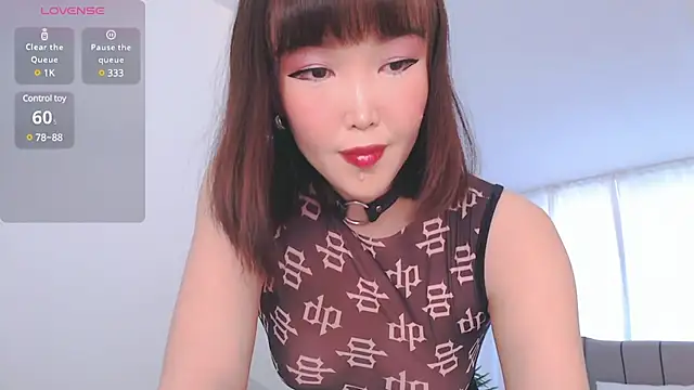 Snapshot of TumiLio chatting on February 20, 1:19 pm TumiLio online show from February 20, 1:19 pm