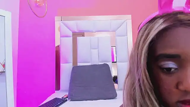 Snapshot of natasha_sexy69 chatting on October 31, 11:07 am natasha sexy69 online show from October 31, 11:07 am