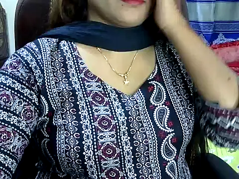 Snapshot of BengaliQueenStar chatting on February 24, 8:36 pm BengaliQueenStar online show from February 24, 8:36 pm