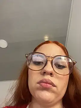 Snapshot of sophia_goth chatting on November 28, 12:00 am sophia goth online show from November 28, 12:00 am