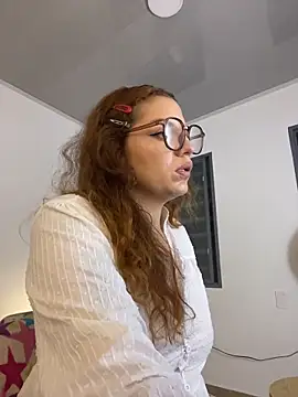 Snapshot of sophia_goth chatting on October 28, 1:28 am sophia goth online show from October 28, 1:28 am